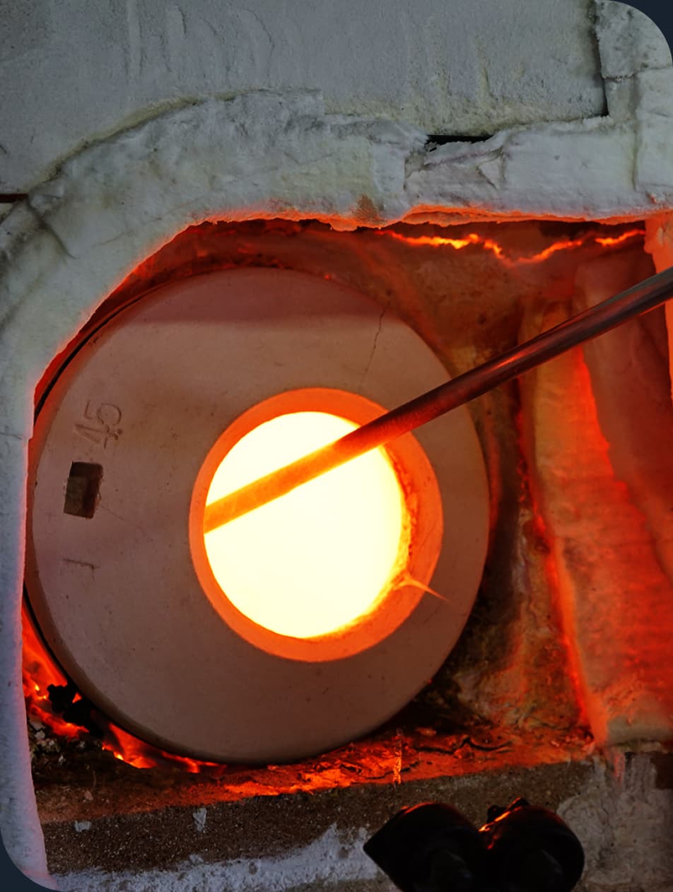 ランタンのホヤ制作の様子